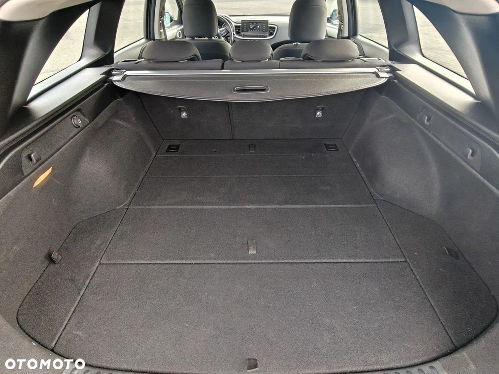 Kia Ceed 1.6 CRDi mHEV L Business Line - 16