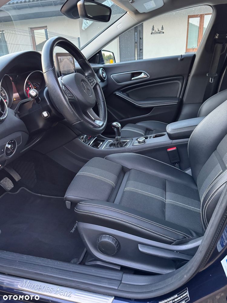 Mercedes-Benz CLA 200 AMG Line - 23
