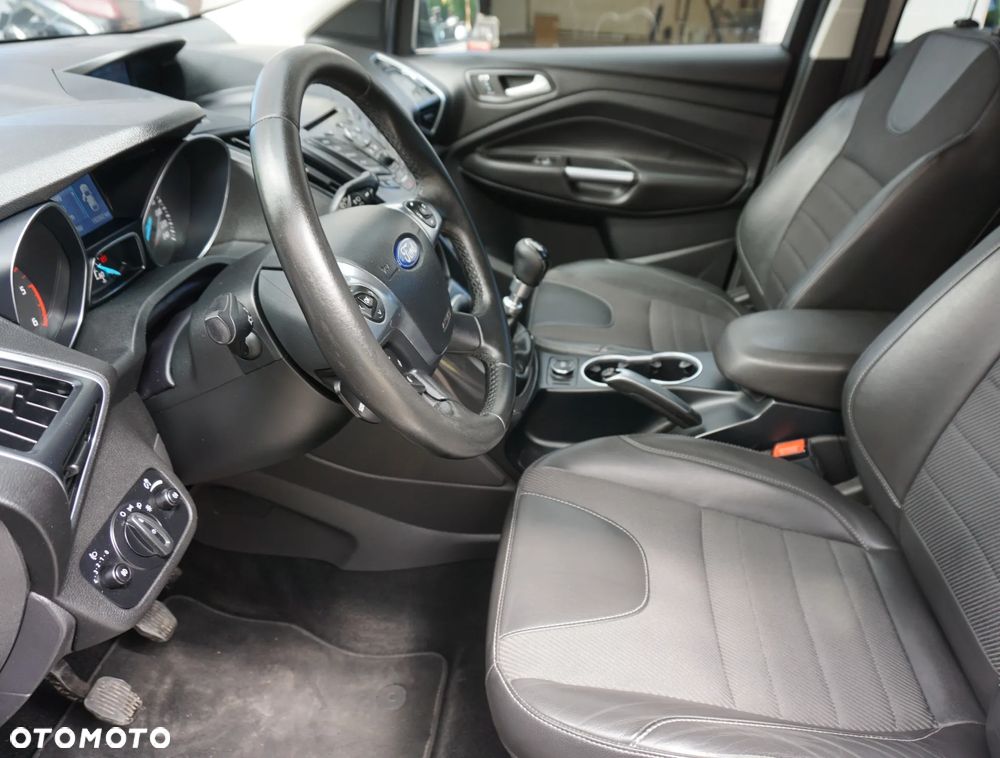 Ford Kuga 2.0 TDCi 2x4 Titanium - 8