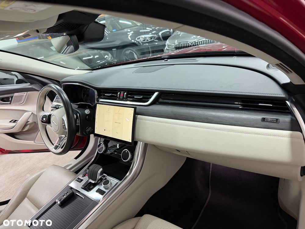 Jaguar XF 2.0 D200 mHEV AWD R-Dynamic SE - 25