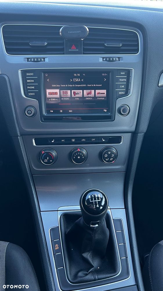 Volkswagen Golf - 10