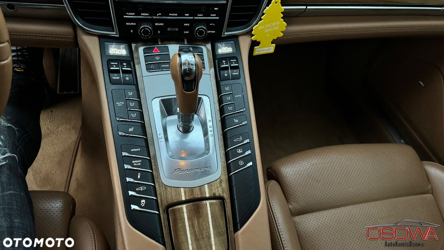 Porsche Panamera Turbo PDK - 9