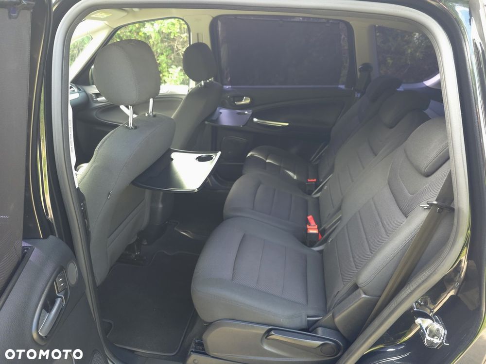 Ford S-Max - 11