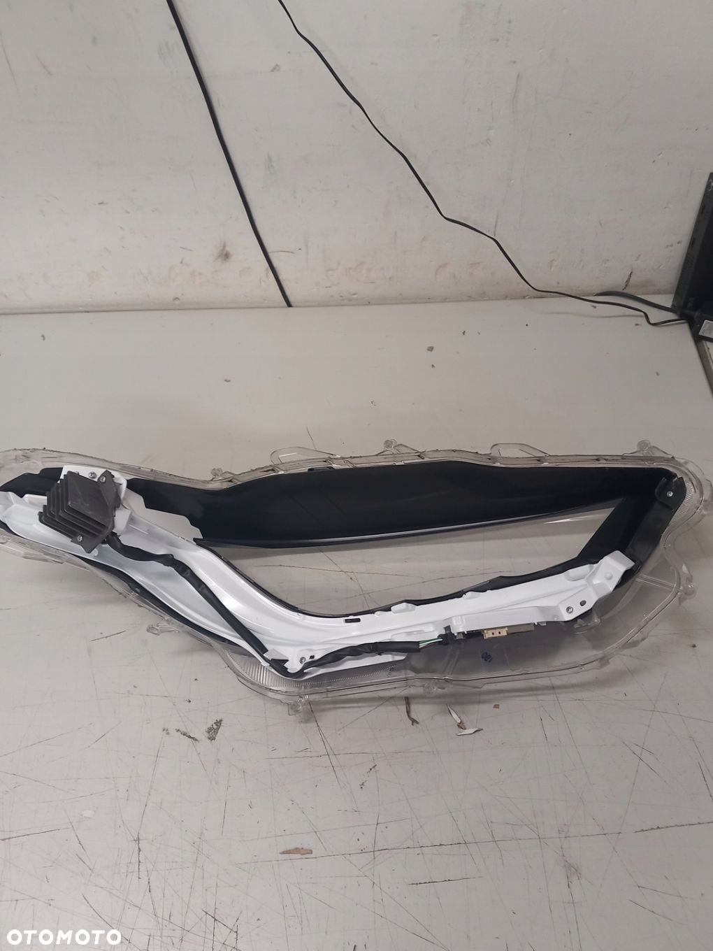 Klosz lampy lewy przód TOYOTA YARIS IV 4 19-24 - 2