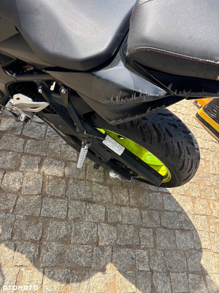 Suzuki GSR - 3