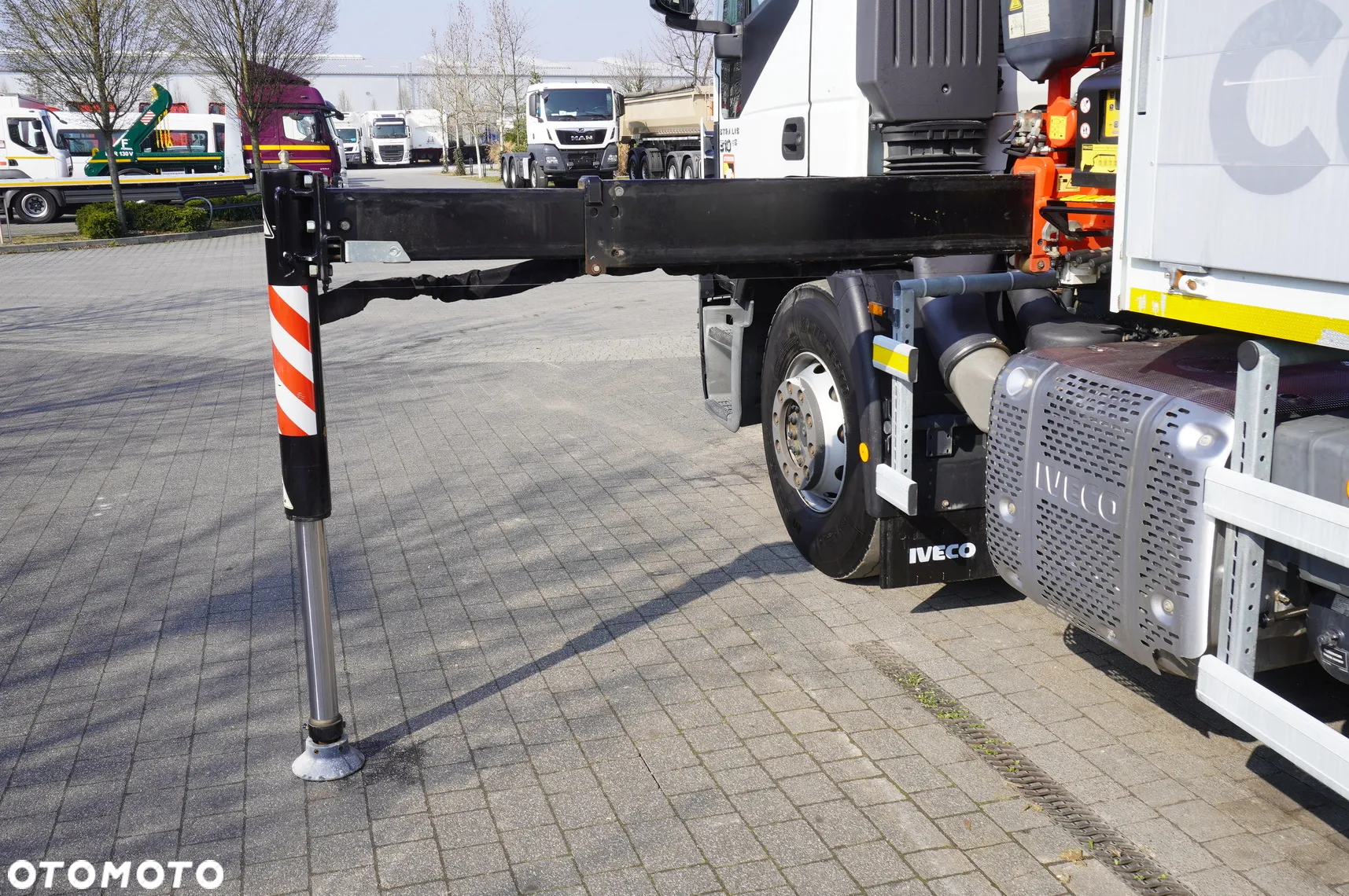 Iveco Stralis 310 E6 / HDS Fassi 155 6.2 t / 250 tys. km - 18