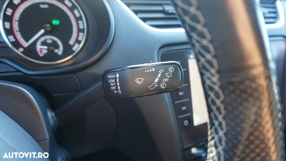 Skoda Octavia 2.0 TDI DSG RS - 24