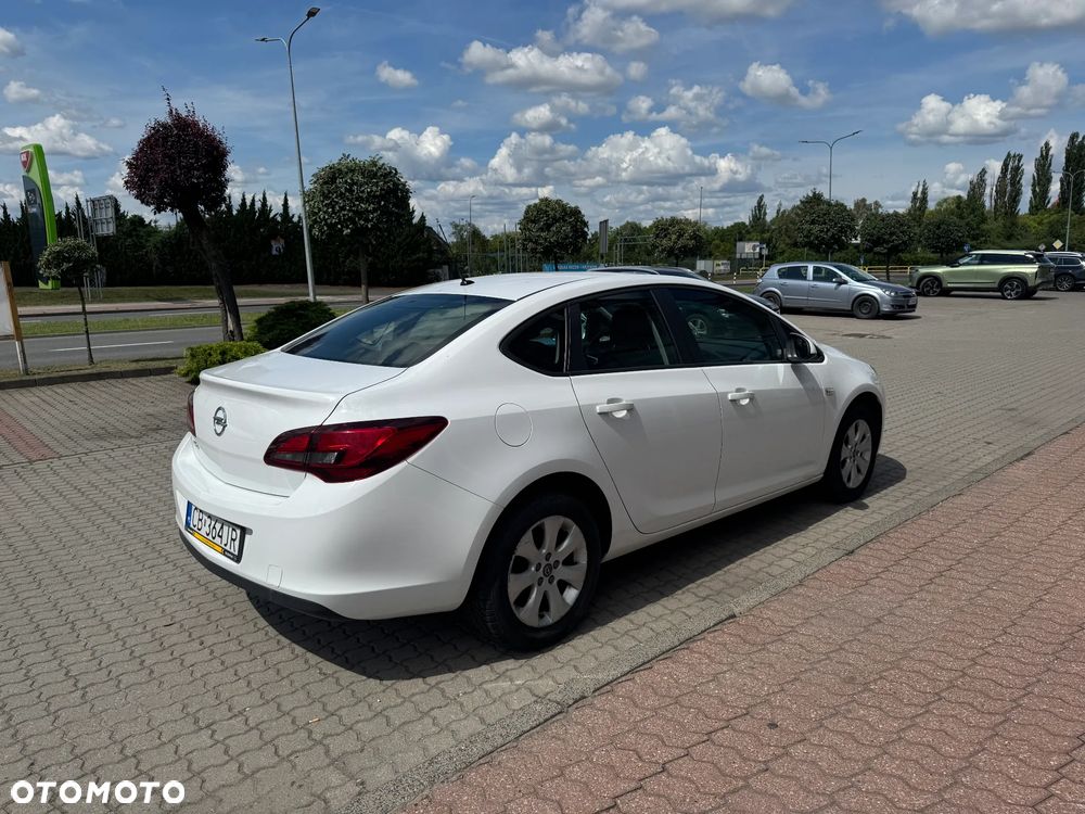 Opel Astra 1.6 Essentia - 9