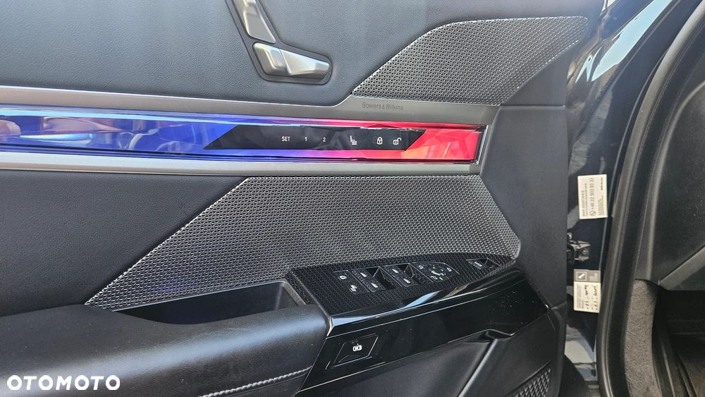 BMW Seria 7 - 32