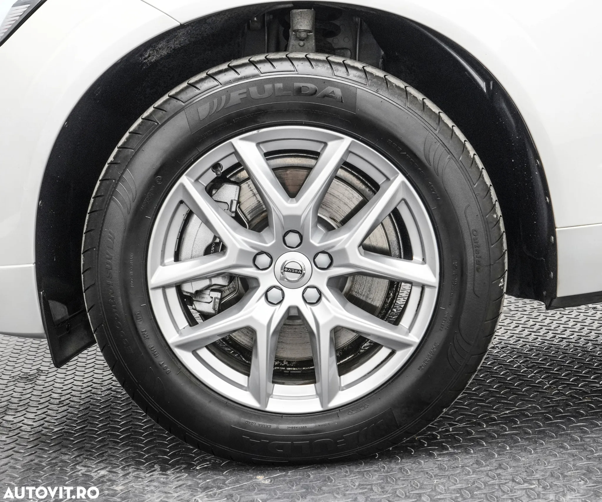 Volvo XC 60 T8 Twin Engine AWD Momentum Pro - 27