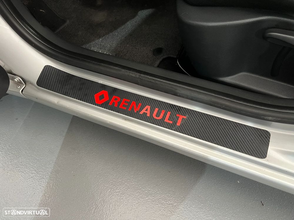 Renault Clio Sport Tourer - 15