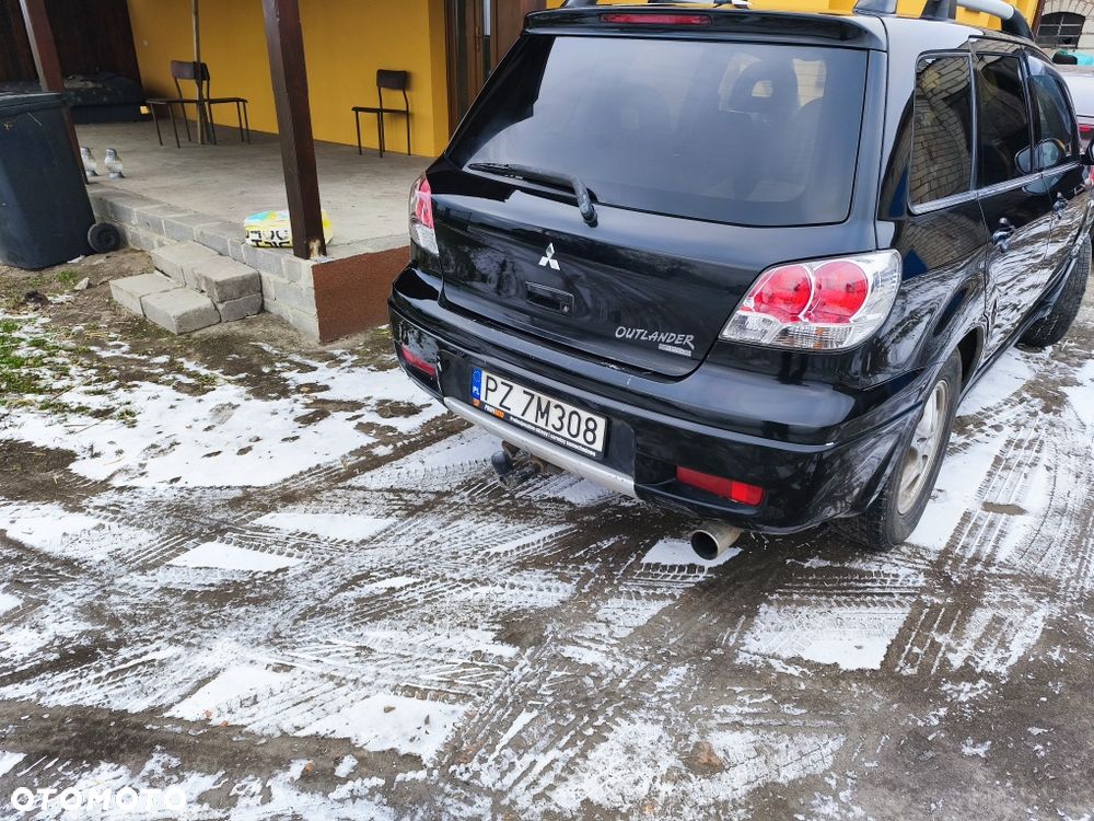 Mitsubishi Outlander - 4