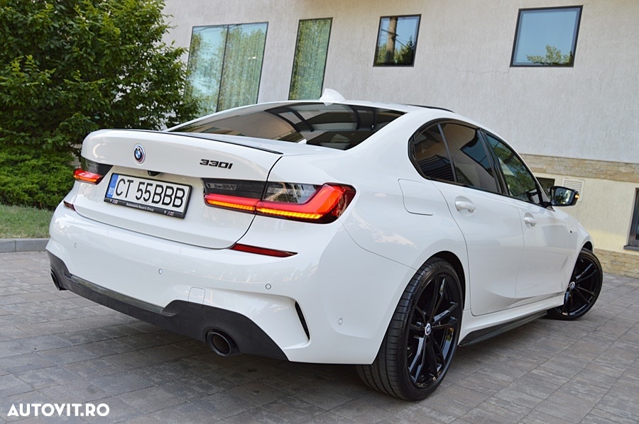 BMW Seria 3 330i AT - 29