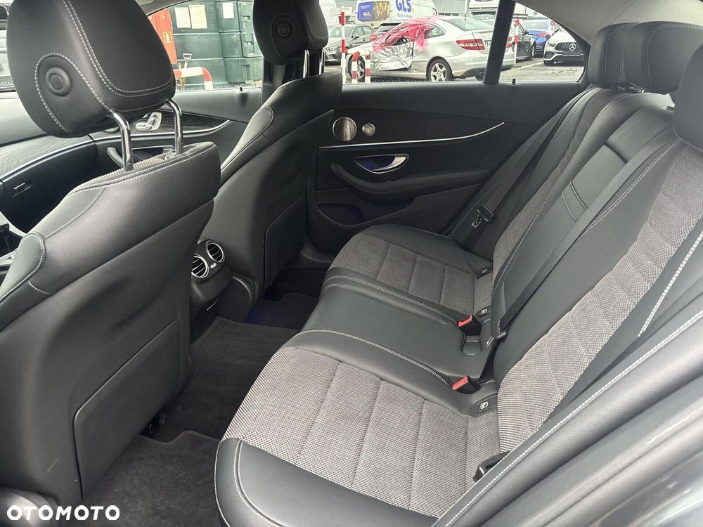 Mercedes-Benz Klasa E - 23