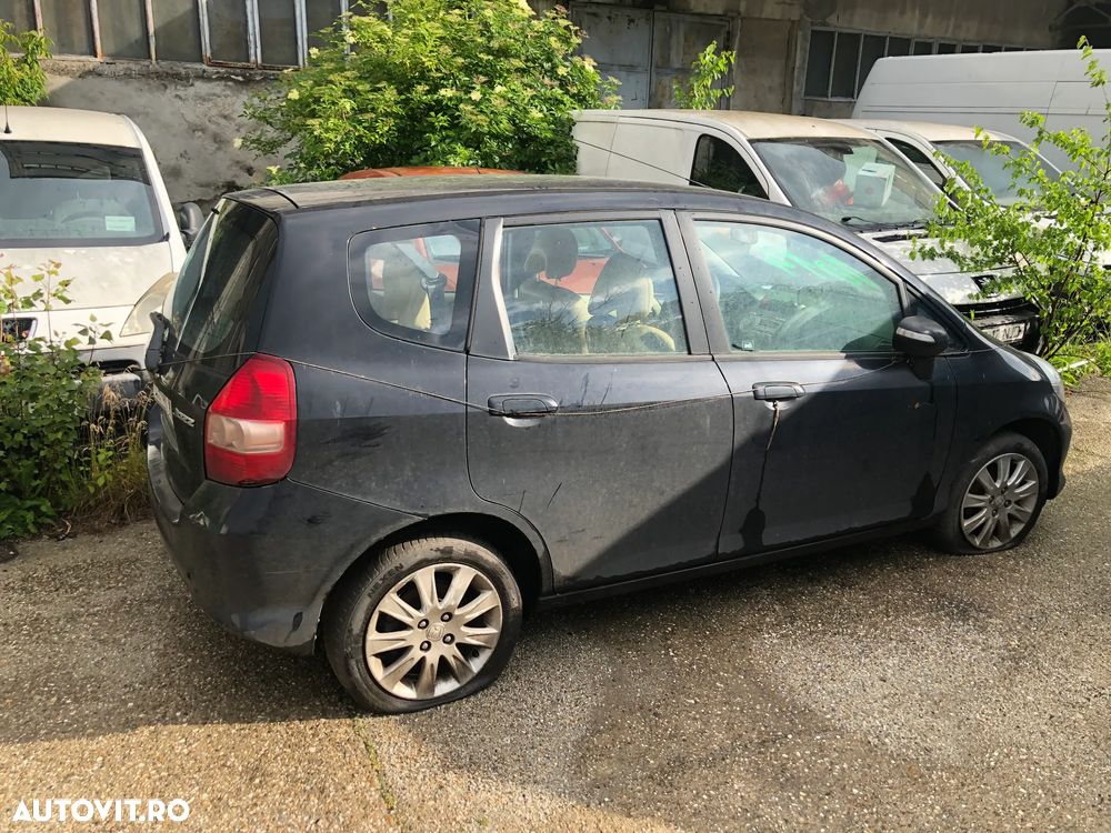 Dezmembrez Honda Jazz negru benzina 2007 - 2