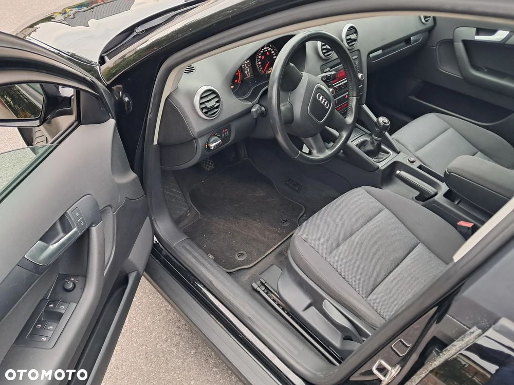 Audi A3 Sportback 1.6 Attraction - 6