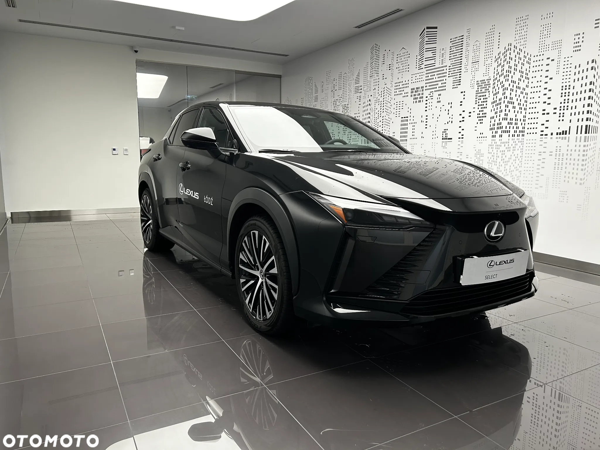 Lexus RZ - 3