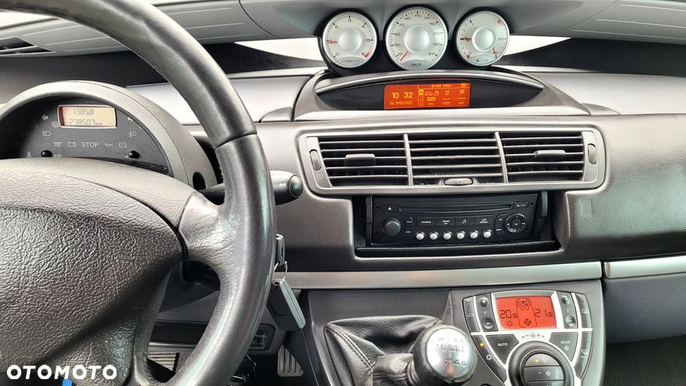 Peugeot 807 HDi 135 Family - 9
