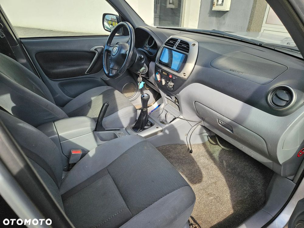 Toyota RAV4 D-4D 4x4 Sol - 19