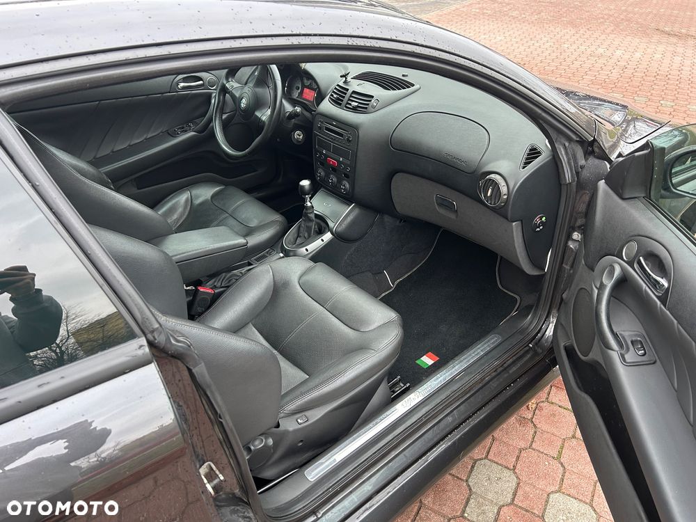 Alfa Romeo GT 1.9 JTD M-Jet Distinctive - 10