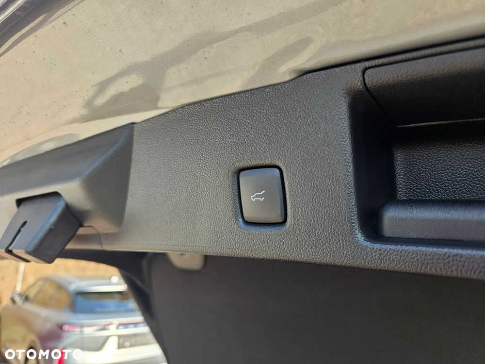 Ford Kuga - 9