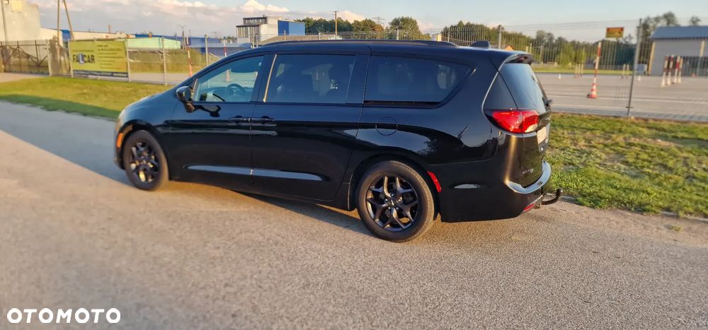 Chrysler Pacifica - 4