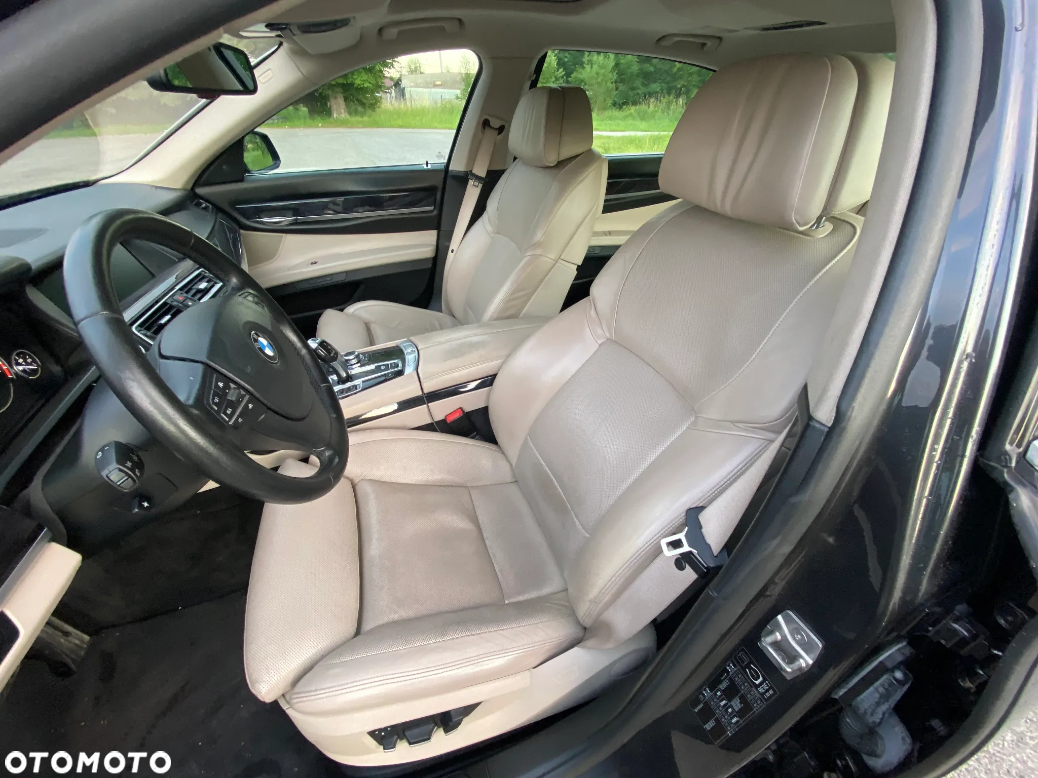 BMW Seria 7 750i L - 11