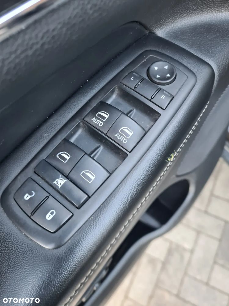 Jeep Grand Cherokee - 24