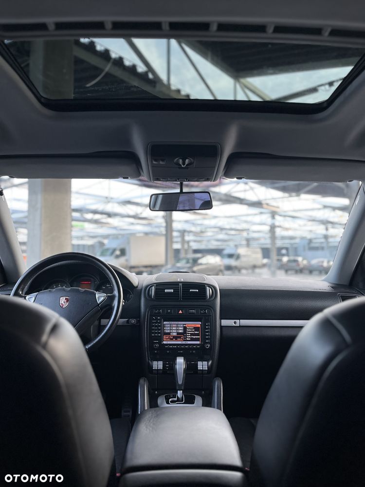 Porsche Cayenne - 30