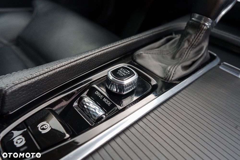 Volvo V90 Cross Country D4 AWD Geartronic Pro - 23