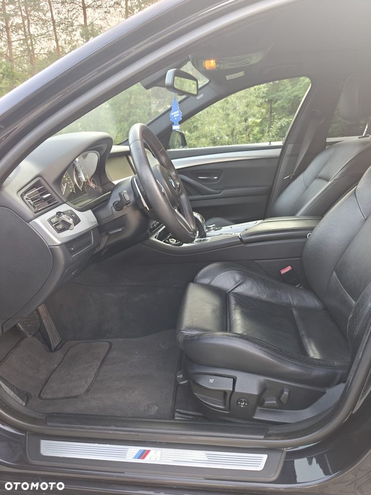 BMW Seria 5 525d - 29