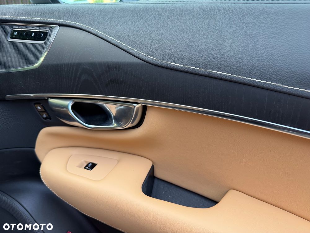 Volvo XC 90 - 9
