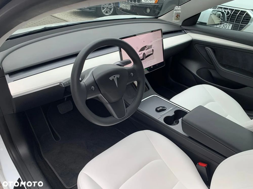 Tesla Model 3 - 6