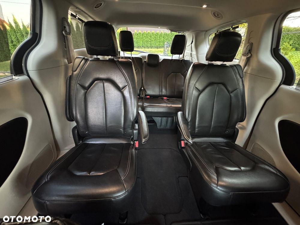 Chrysler Pacifica - 28