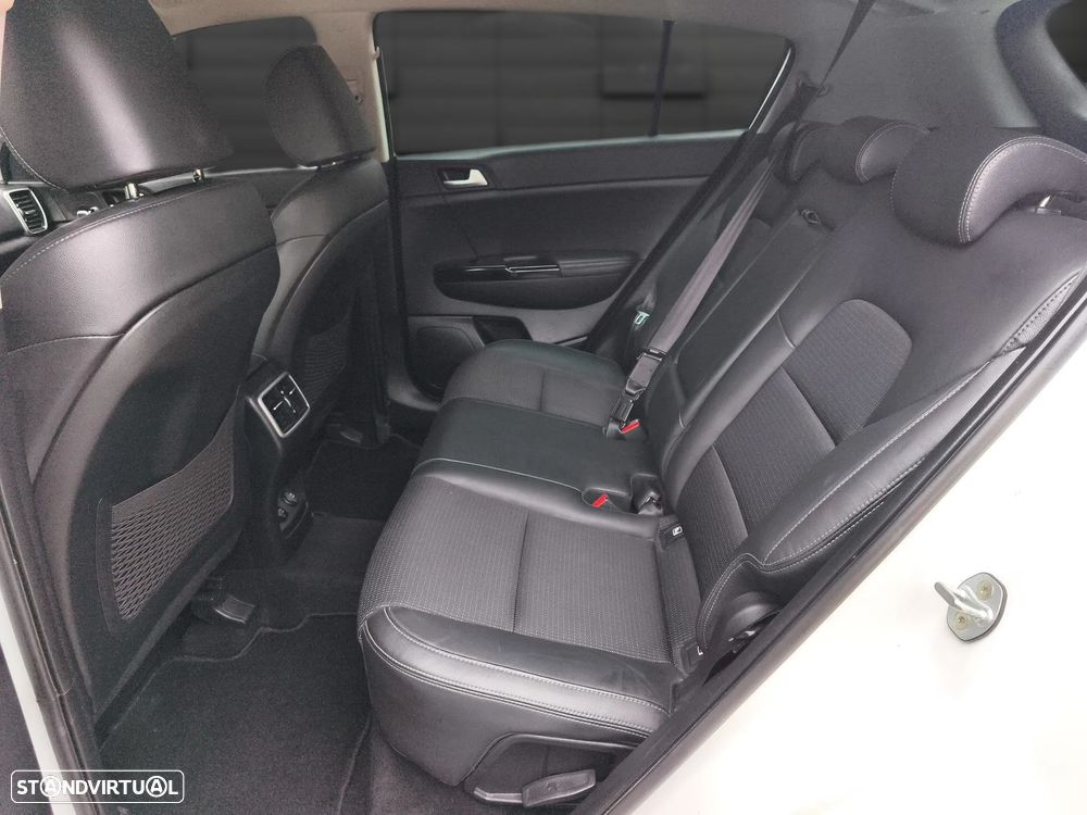 Kia Sportage 1.6 CRDI ISG Urban - 10