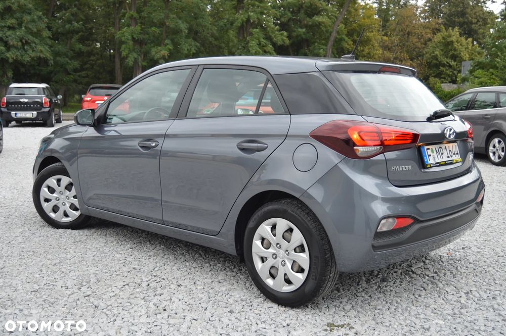 Hyundai i20 blue 1.2 Classic - 15