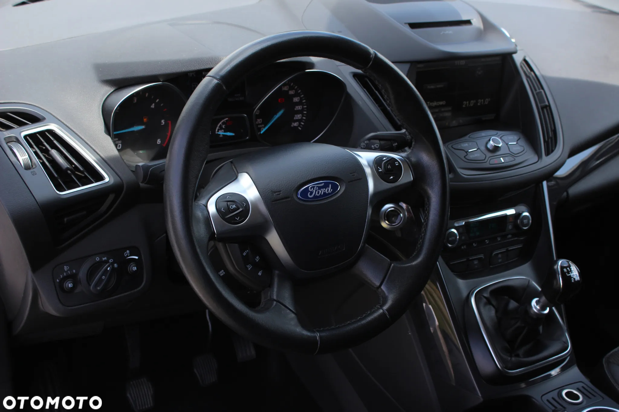 Ford Kuga 2.0 TDCi 2x4 Titanium - 12