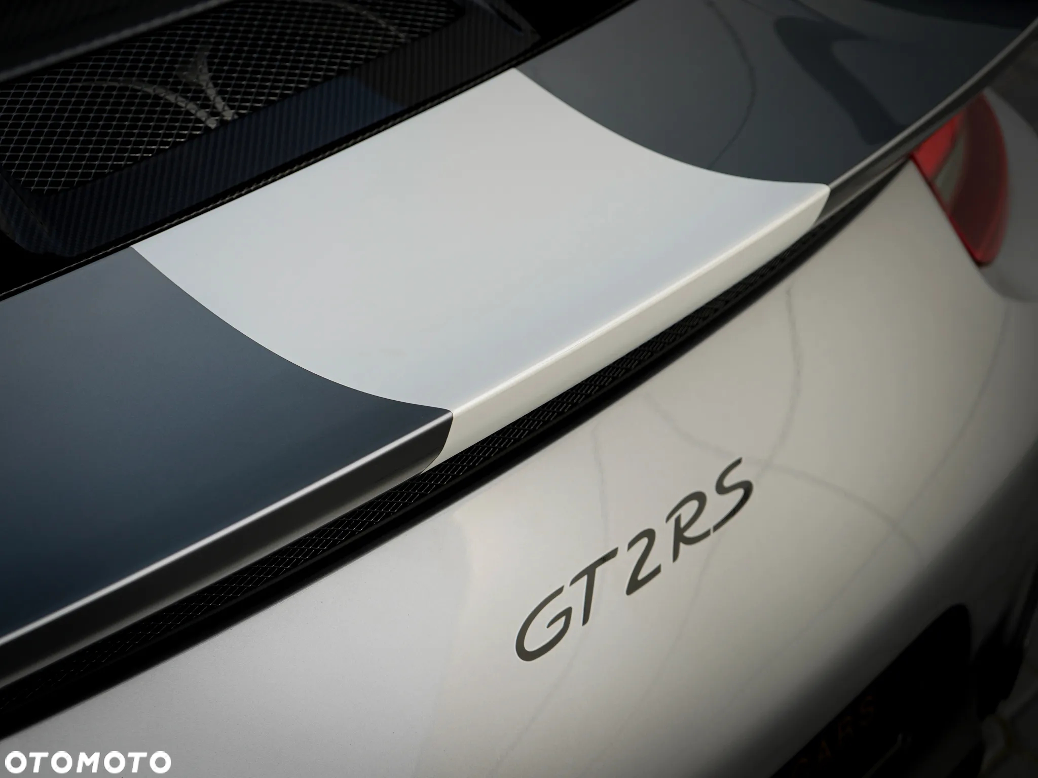 Porsche 911 GT2 RS - 12