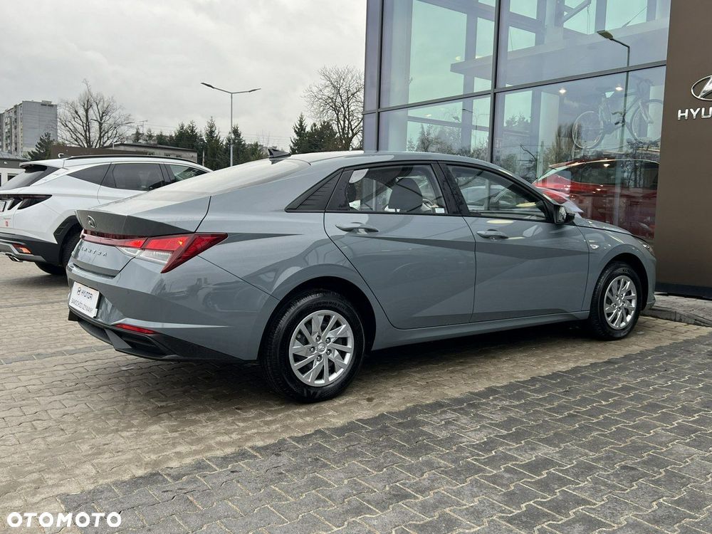 Hyundai Elantra - 7