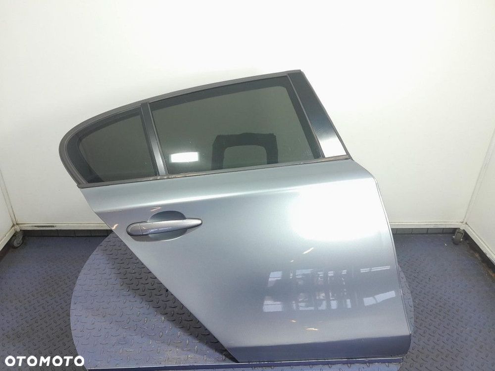 BMW 1 E87 DRZWI TYŁ TYLNE PRAWE A18 - 1
