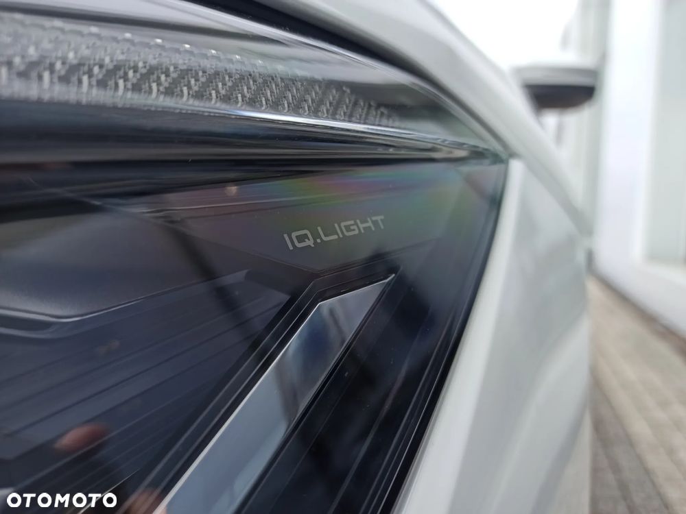 Volkswagen Passat Variant 1.5 TSI EVO Elegance DSG - 9