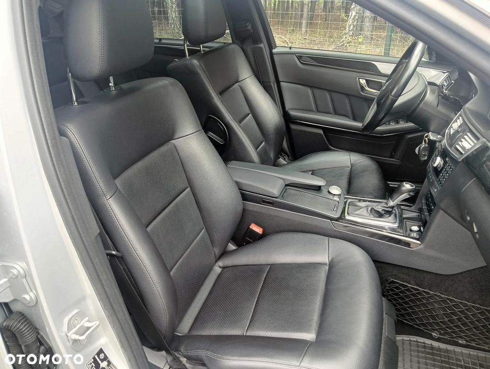 Mercedes-Benz Klasa E 200 BlueEFFICIENCY 7G-TRONIC Elegance - 9