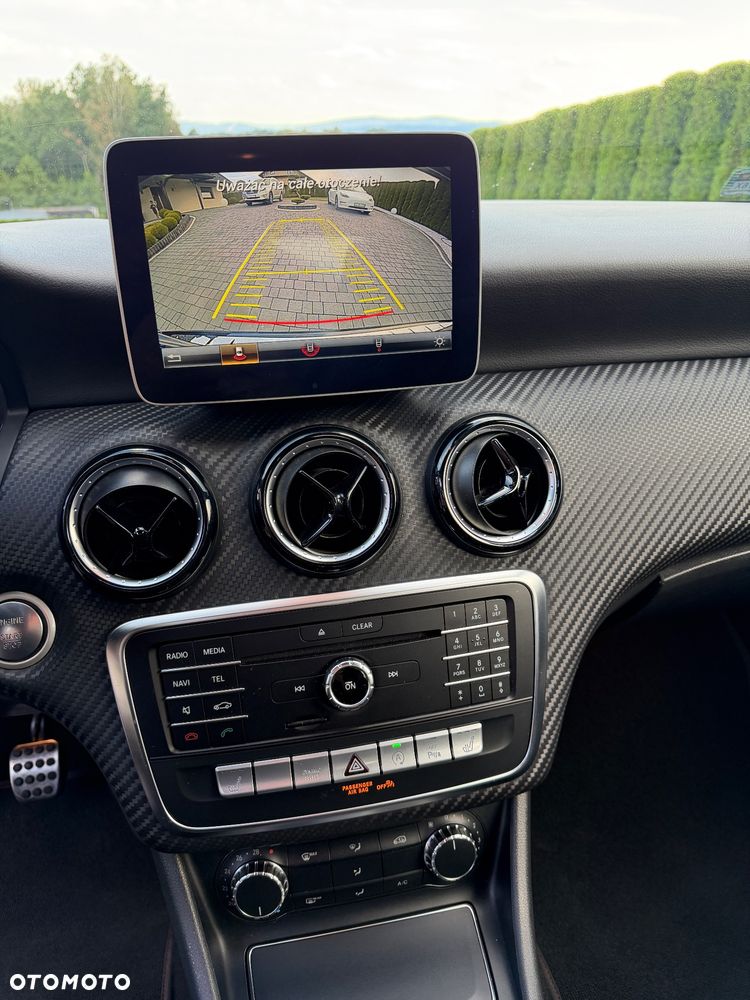 Mercedes-Benz GLA 200 d AMG Line - 18