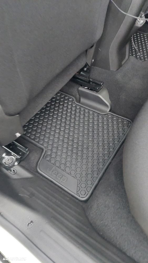 Jeep Renegade 1.3 Turbo 4x2 DDCT6 80th Anniversary - 17