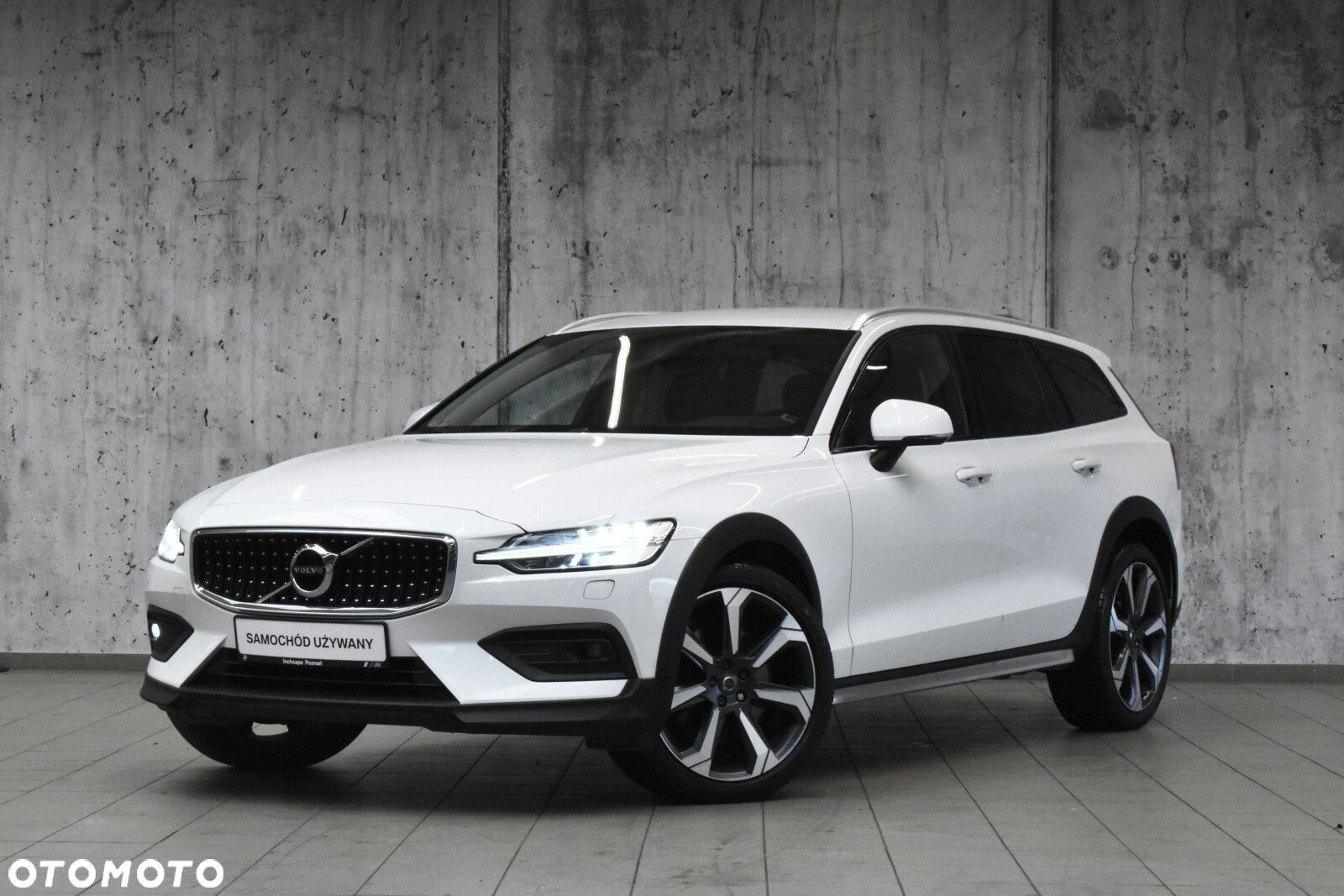Volvo V60 Cross Country - 1