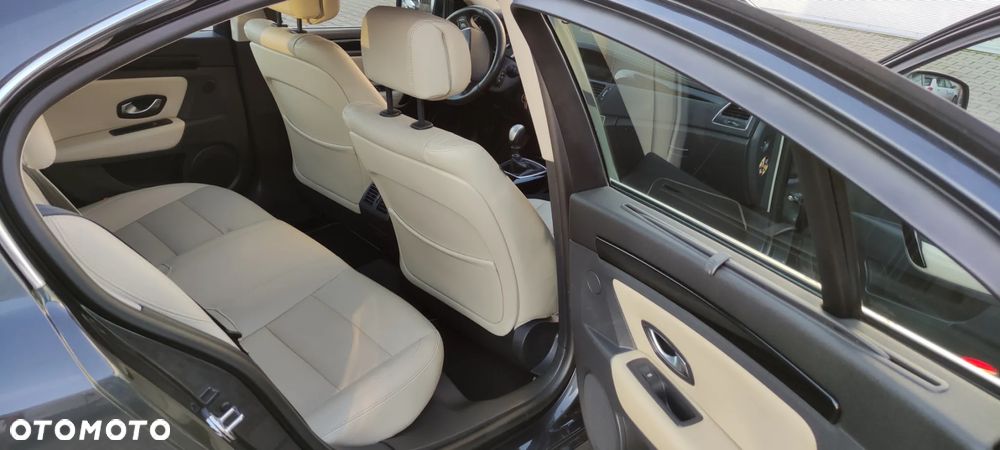 Renault Laguna dCi 180 FAP Initiale - 24