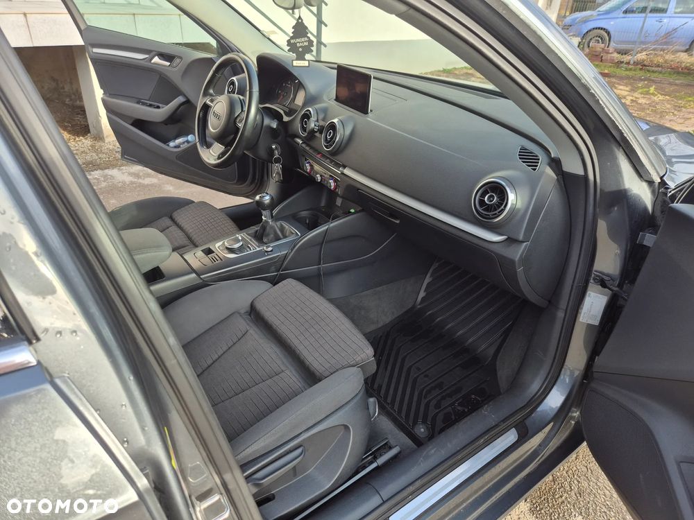 Audi A3 Sportback 1.6 TDI DPF Attraction - 6