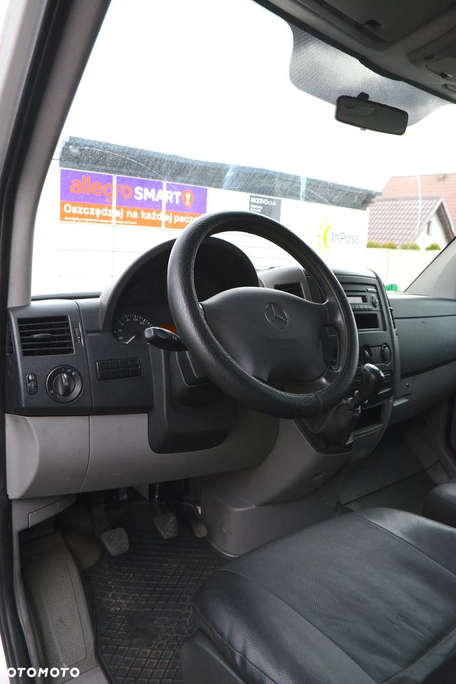 Mercedes-Benz Sprinter - 11