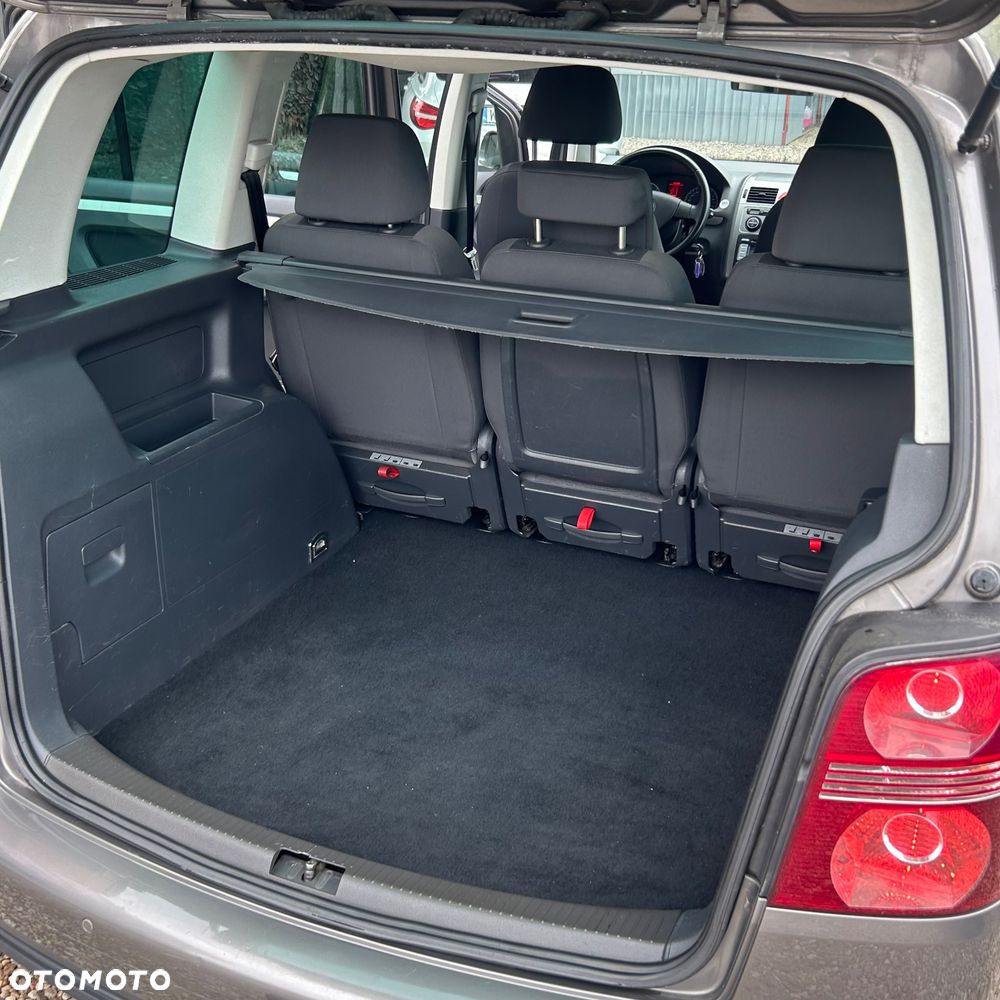 Volkswagen Touran 2.0 TDI DPF Highline - 29