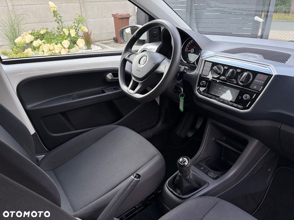 Volkswagen up! move - 17